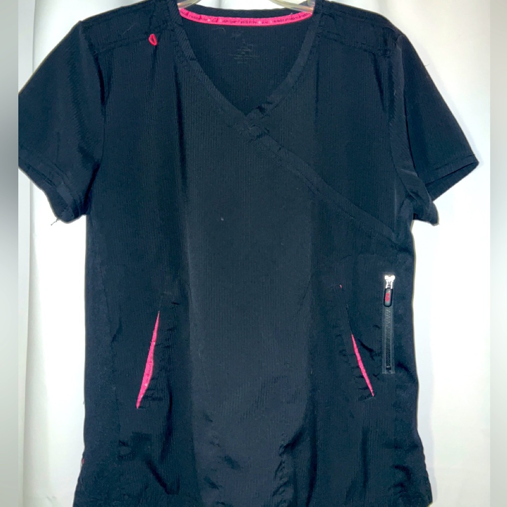 Koi Lite scrub top